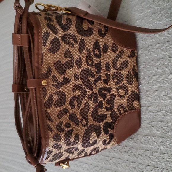 Cahres & Heka Leopard Crossbody Bucket Bag - NWT - Picture 3 of 7